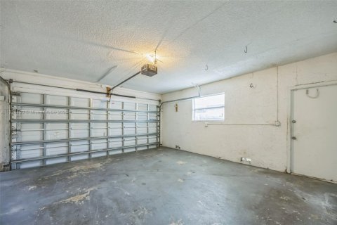 House in Lauderhill, Florida 3 bedrooms, 143.81 sq.m. № 1802480 - photo 23