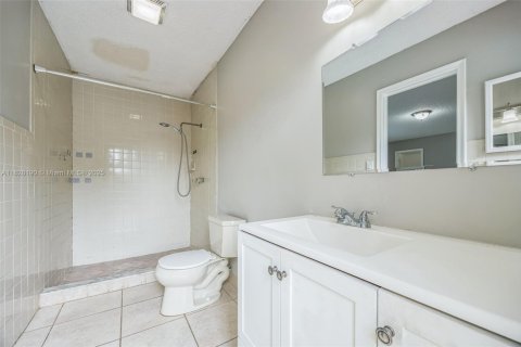 House in Lauderhill, Florida 3 bedrooms, 143.81 sq.m. № 1802480 - photo 14