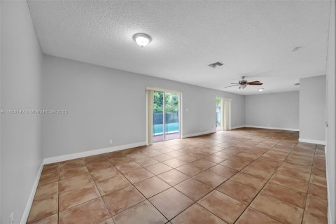 House in Lauderhill, Florida 3 bedrooms, 143.81 sq.m. № 1802480 - photo 15