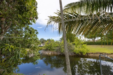 House in Lauderhill, Florida 3 bedrooms, 143.81 sq.m. № 1802480 - photo 27