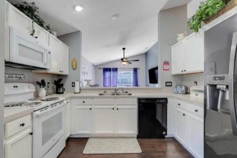 House in Davenport, Florida 3 bedrooms, 145.95 sq.m. № 1775095 - photo 10