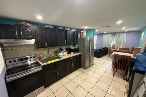 Villa ou maison à vendre à Oakland Park, Floride: 2 chambres, 72.46 m2 № 1995579 - photo 4