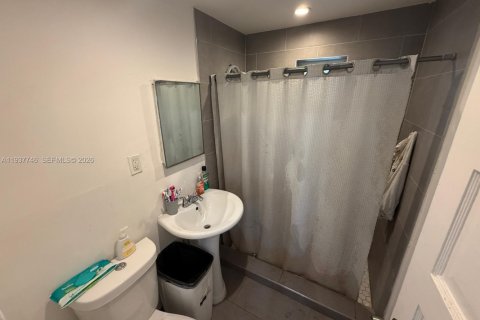 Villa ou maison à vendre à Oakland Park, Floride: 2 chambres, 72.46 m2 № 1995579 - photo 3