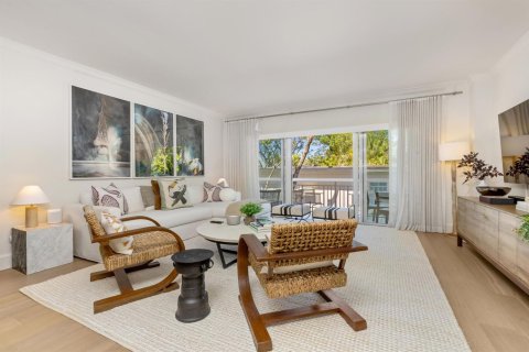 Condo in Palm Beach, Florida, 2 bedrooms  № 2187306 - photo 2