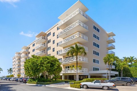 Condo in Palm Beach, Florida, 2 bedrooms  № 2187306 - photo 17