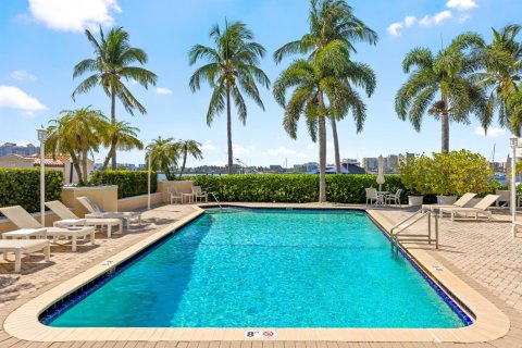Condo in Palm Beach, Florida, 2 bedrooms  № 2187306 - photo 14