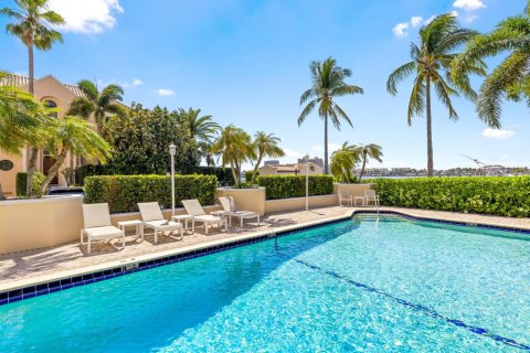 Condo in Palm Beach, Florida, 2 bedrooms  № 2187306 - photo 15