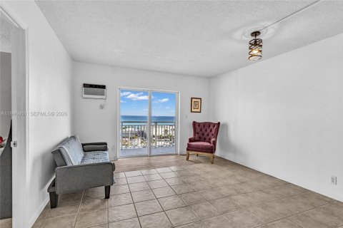 Condo in Fort Lauderdale, Florida, 2 bedrooms  № 2002969 - photo 10