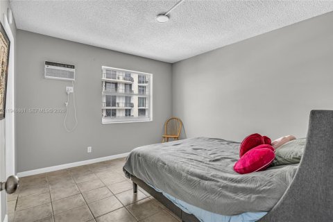 Condo in Fort Lauderdale, Florida, 2 bedrooms  № 2002969 - photo 17