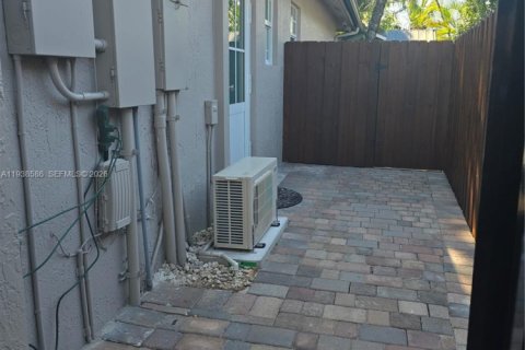 Immobilier commercial à louer à Miami, Floride: 37.16 m2 № 1996300 - photo 3