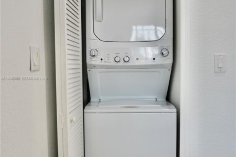 Immobilier commercial à louer à Miami, Floride: 37.16 m2 № 1996300 - photo 18