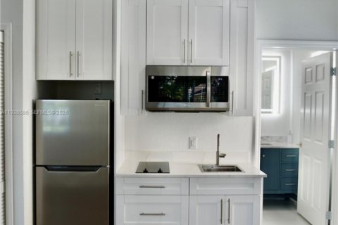 Immobilier commercial à louer à Miami, Floride: 37.16 m2 № 1996300 - photo 9