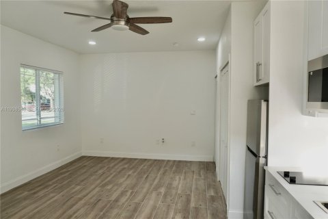 Immobilier commercial à louer à Miami, Floride: 37.16 m2 № 1996300 - photo 19
