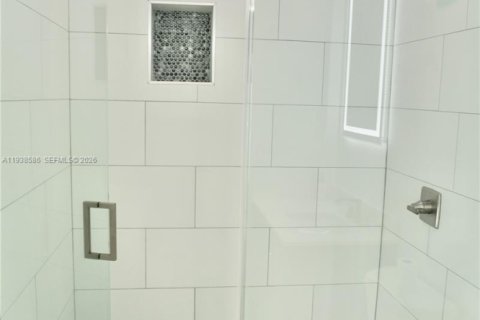 Immobilier commercial à louer à Miami, Floride: 37.16 m2 № 1996300 - photo 13