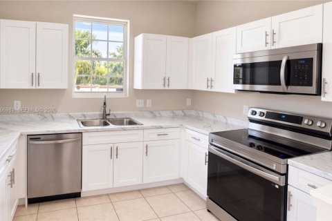 House in Boynton Beach, Florida 3 bedrooms, 115.2 sq.m. № 2420751 - photo 6
