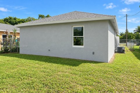 House in Boynton Beach, Florida 3 bedrooms, 115.2 sq.m. № 2420751 - photo 5