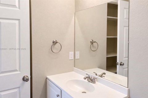 House in Boynton Beach, Florida 3 bedrooms, 115.2 sq.m. № 2420751 - photo 7