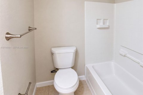 House in Boynton Beach, Florida 3 bedrooms, 115.2 sq.m. № 2420751 - photo 8