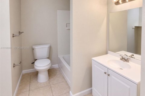 House in Boynton Beach, Florida 3 bedrooms, 115.2 sq.m. № 2420751 - photo 12