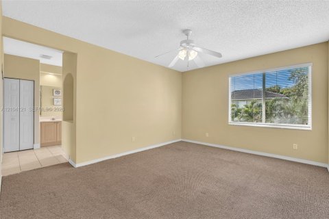 Villa ou maison à vendre à Pembroke Pines, Floride: 5 chambres, 231.05 m2 № 2409065 - photo 17