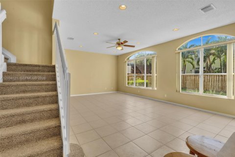 Villa ou maison à vendre à Pembroke Pines, Floride: 5 chambres, 231.05 m2 № 2409065 - photo 10