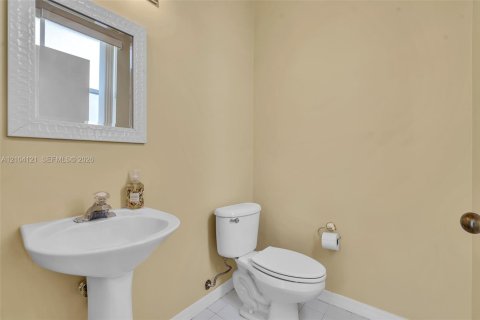 Villa ou maison à vendre à Pembroke Pines, Floride: 5 chambres, 231.05 m2 № 2409065 - photo 15