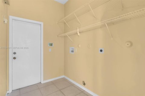 Villa ou maison à vendre à Pembroke Pines, Floride: 5 chambres, 231.05 m2 № 2409065 - photo 13