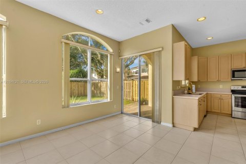 Villa ou maison à vendre à Pembroke Pines, Floride: 5 chambres, 231.05 m2 № 2409065 - photo 12