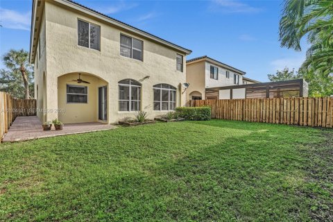 Villa ou maison à vendre à Pembroke Pines, Floride: 5 chambres, 231.05 m2 № 2409065 - photo 6