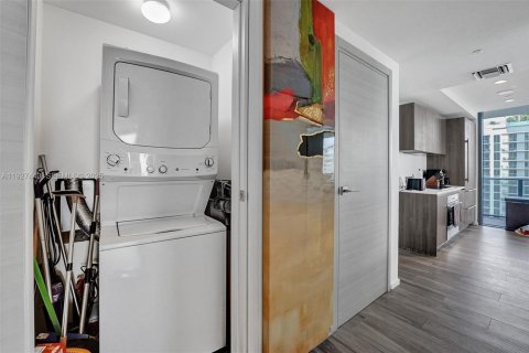 Condo in Miami, Florida, 3 bedrooms  № 1988097 - photo 27