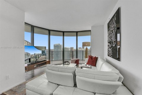 Condo in Miami, Florida, 3 bedrooms  № 1988097 - photo 11