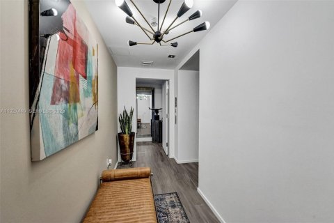 Condo in Miami, Florida, 3 bedrooms  № 1988097 - photo 3