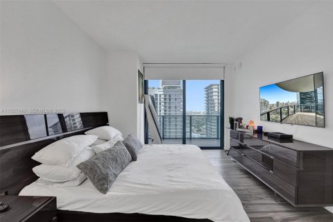 Condo in Miami, Florida, 3 bedrooms  № 1988097 - photo 16