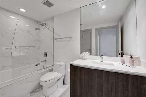 Condo in Miami, Florida, 3 bedrooms  № 1988097 - photo 19