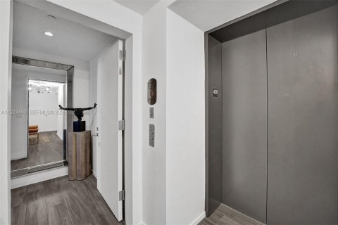 Condo in Miami, Florida, 3 bedrooms  № 1988097 - photo 2