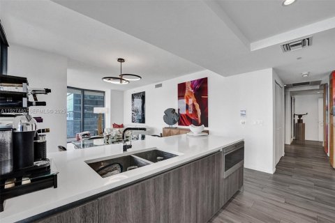 Condo in Miami, Florida, 3 bedrooms  № 1988097 - photo 5