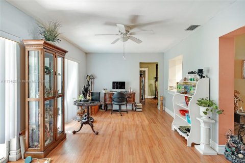 House in Tamarac, Florida 2 bedrooms, 157.93 sq.m. № 1958462 - photo 19