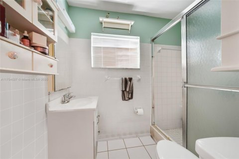 House in Tamarac, Florida 2 bedrooms, 157.93 sq.m. № 1958462 - photo 25