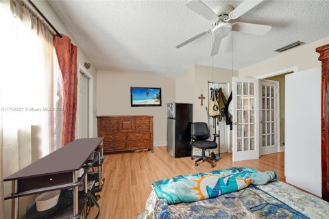 House in Tamarac, Florida 2 bedrooms, 157.93 sq.m. № 1958462 - photo 24