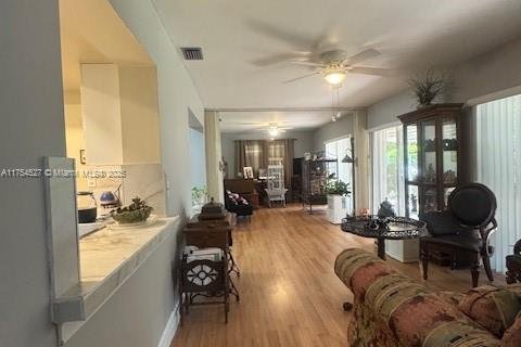 House in Tamarac, Florida 2 bedrooms, 157.93 sq.m. № 1958462 - photo 13