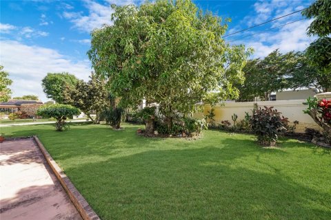 House in Tamarac, Florida 2 bedrooms, 157.93 sq.m. № 1958462 - photo 29