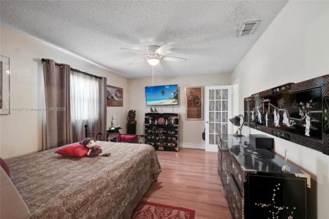 House in Tamarac, Florida 2 bedrooms, 157.93 sq.m. № 1958462 - photo 22