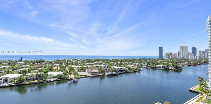 Condominio en Aventura, Florida, 3 dormitorios № 1936826