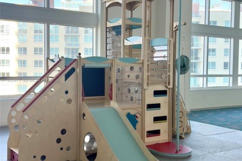 Condominio en alquiler en Miami, Florida, 1 dormitorio, 61.59 m2 № 1993684 - foto 11