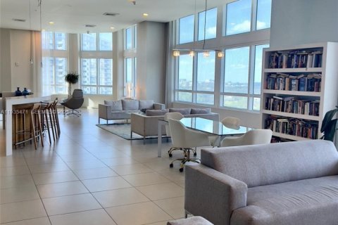 Condominio en alquiler en Miami, Florida, 1 dormitorio, 61.59 m2 № 1993684 - foto 5