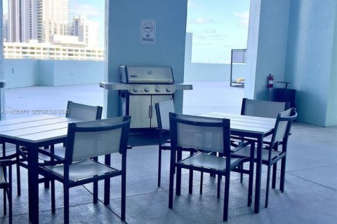 Condominio en alquiler en Miami, Florida, 1 dormitorio, 61.59 m2 № 1993684 - foto 9
