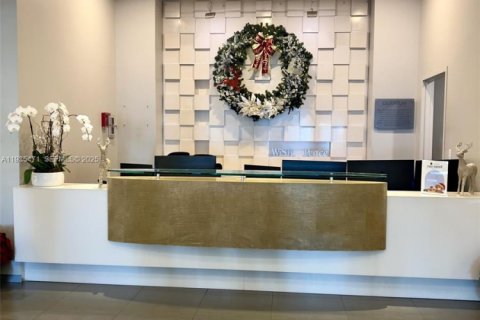 Condominio en alquiler en Miami, Florida, 1 dormitorio, 61.59 m2 № 1993684 - foto 1