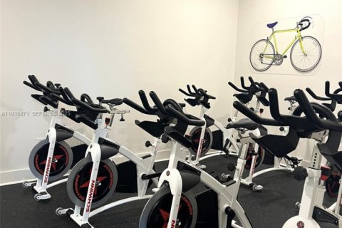 Condominio en alquiler en Miami, Florida, 1 dormitorio, 61.59 m2 № 1993684 - foto 13