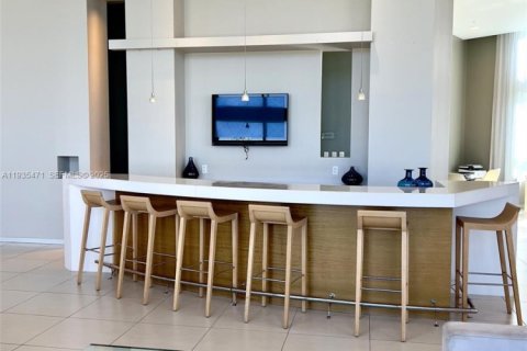 Condominio en alquiler en Miami, Florida, 1 dormitorio, 61.59 m2 № 1993684 - foto 4