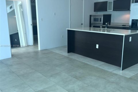 Condominio en alquiler en Miami, Florida, 1 dormitorio, 61.59 m2 № 1993684 - foto 18